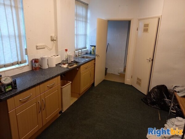 LETTING AGREED. Light and Spacious Retail Unit TO LET 65 Front Street, Acomb, York, YO24 3BR Photo 5