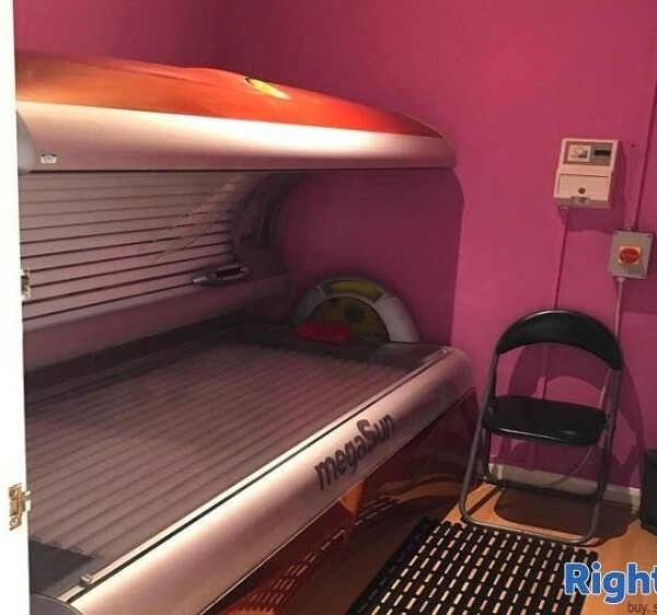 Well Established  Hair & Beauty Salon with 2 Bed Flat For Sale Photo 5