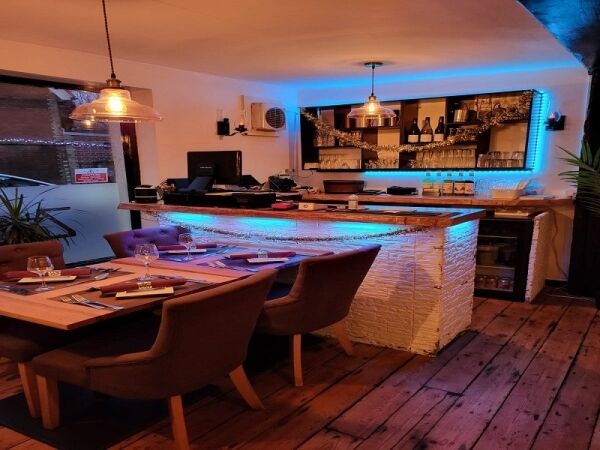 Well established Indian Restaurant with living accommodation for sale Photo 5