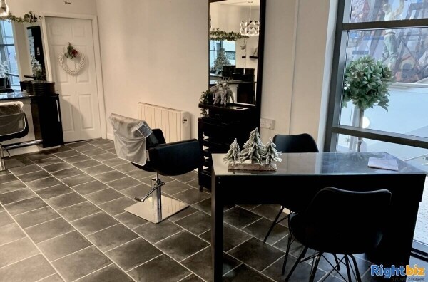 PROFESSIONAL AND REPUTABLE HAIR AND BEAUTY SALON LOCATED IN THE EAST MIDLANDS Photo 5