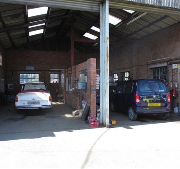 FREEHOLD GARAGE SERVICES WITH LETTED ACCOMMODATION - POWYS Photo 5