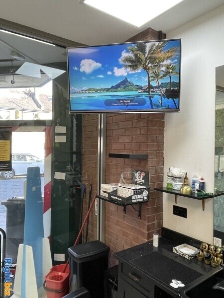 Barber/Hairdresser/Beauty Salon shop available to let in Barnet North London Photo 5