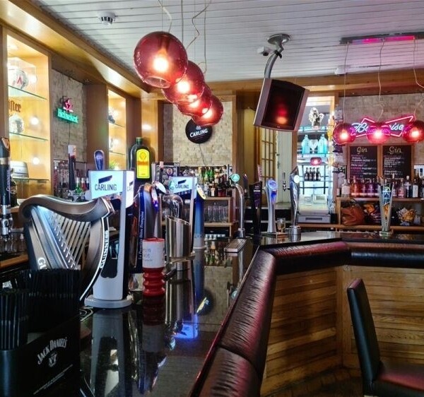 FREEHOLD Detached Bar in a Busy Market Town on the Outskirts of Leeds - Leasehold available Photo 5