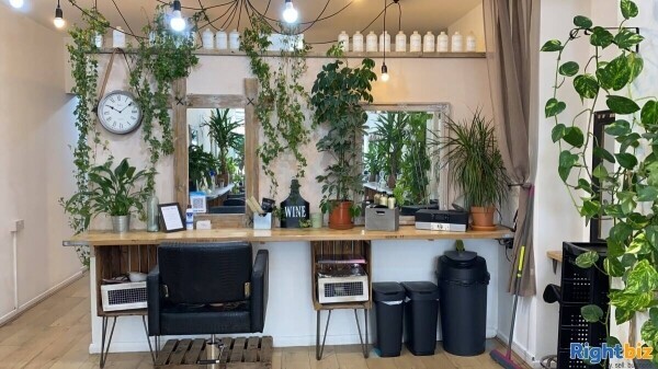 Salon set up for sale in Cheshire / Manchester, Leasehold. Photo 6