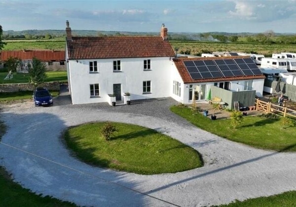*REDUCED* Luxury Camp site with a large residential property Photo 5