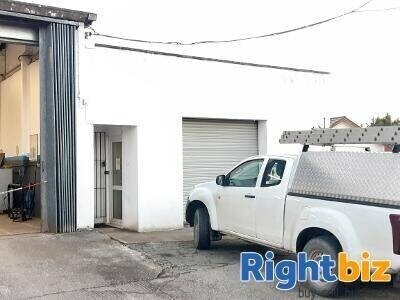 LONG-ESTABLISHED GARAGE Photo 5
