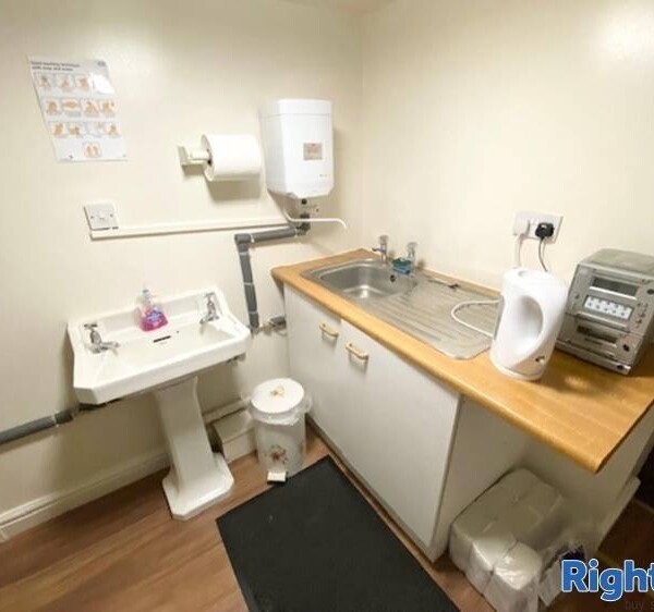 Leasehold Tanning Salon Located In Bloxwich Photo 5