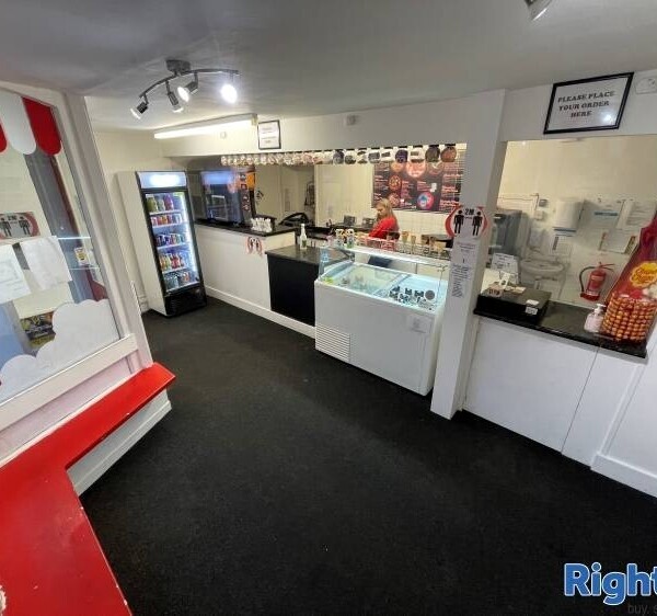 Popular & Well-Equipped Dessert Parlour in Moray Photo 5