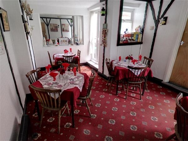 SUPERB 9 BEDROOM HOTEL & BAR - LINCOLNSHIRE Photo 5