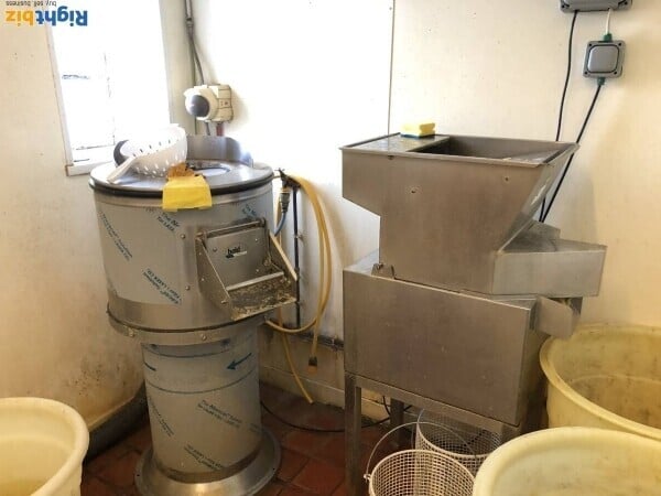 Leasehold Fish and Chips shop with accommodation Photo 5