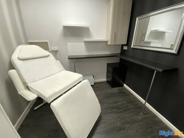 Established barbers/hairdressers for sale Photo 5