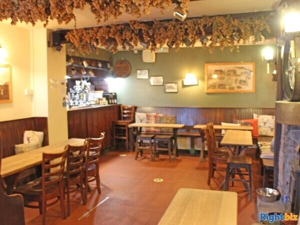 PEAK DISTRICT - 17TH CENTURY CHARACTER COMMUNITY PUB AND RESTAURANT Photo 5