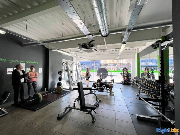 Well presented & well fitted modern gym premises in Glasgow. (ref 1457) Photo 5