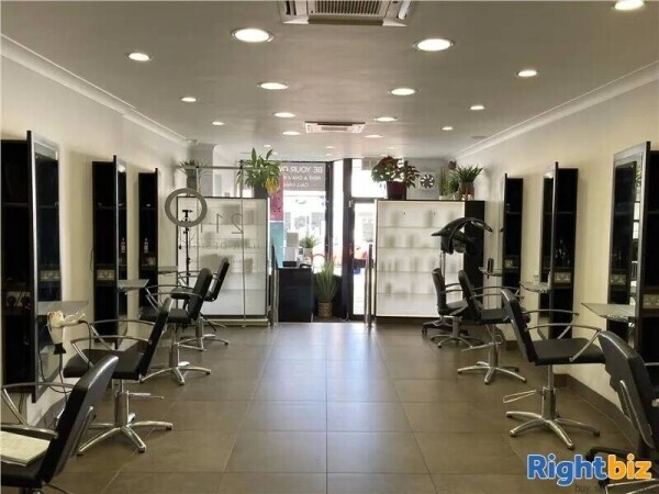 Hairdresser Salon - Long Lease available Photo 5