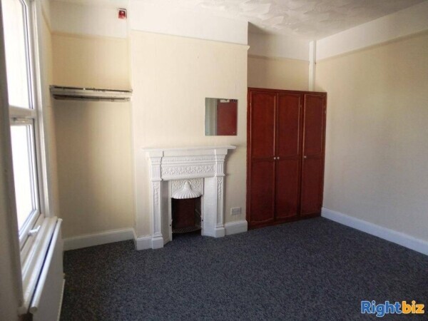 FREEHOLD SEMI-DETACHED NINE BED GUEST HOUSE (NOT CURRENTLY TRADING) - HIGHLY POPULAR AREA - SLOUGH Photo 5