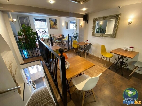 LICENSED CAFE BAR: HALE: Photo 5