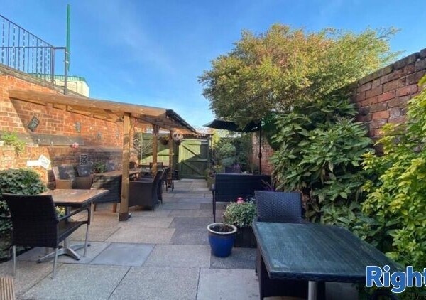 Leasehold Independent Licensed Café Located in Eastwood Photo 5