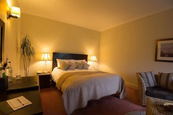 A beautiful, fully restored Georgian hotel for sale in the West Country. Photo 5
