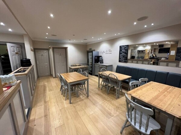 Well-presented lock up Bar with Restaurant/Coffee shop in Dalkeith, Midlothian. (ref 1102) Photo 5