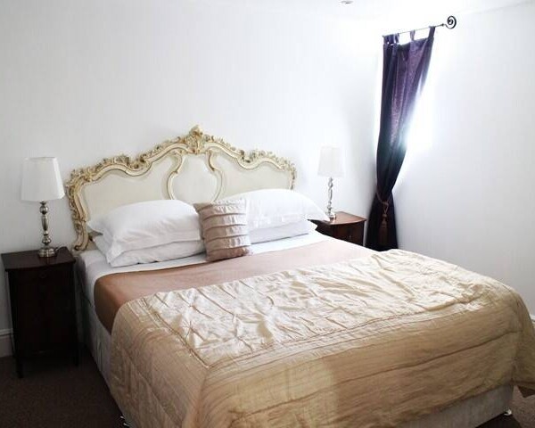 CARMARTHENSHIRE - FORMER PUBLIC HOUSE WITH SUPERB 4 BEDROOM HOLIDAY LET Photo 5