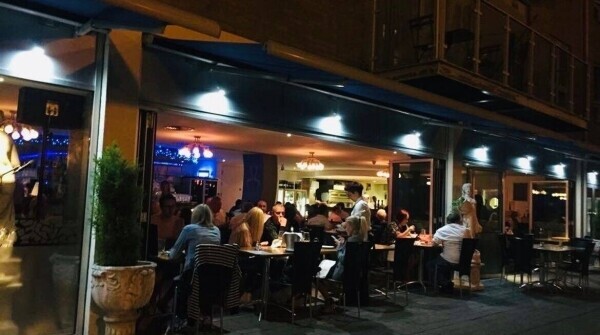 Lease or Freehold Italian Restaurant for Sale in Trendy Narrow Street, Limehouse, London Photo 5