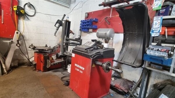 Well-Established MOT and Car Servicing Garage in South Yorkshire Photo 5