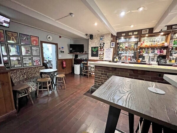 WEST YORKSHIRE - PUB IN POPULAR MARKET TOWN Photo 5