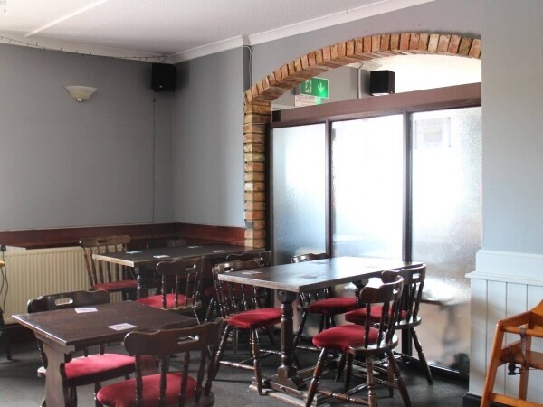 CAMBRIDGESHIRE - FREEHOUSE WITH CAR PARK Photo 5