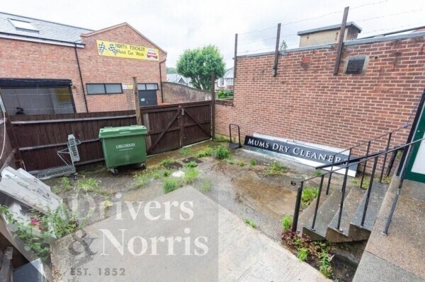 Leasehold Dessert and Vape Shop in North London Photo 5
