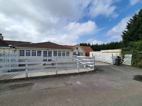 A fantastic public house in a prime location for sale Photo 4