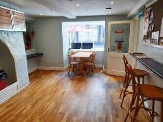 CARMARTHENSHIRE - WELL ESTABLISHED AND PROFITABLE LICENSED FISH & CHIP TAKEAWAY & RESTAURANT Photo 5
