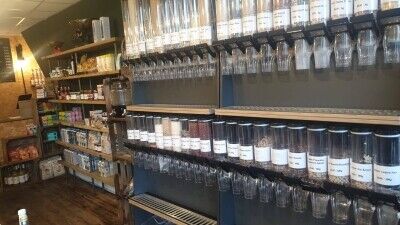 Green Grocer / Coffee shop, high-end retail. Amazing location. Photo 5
