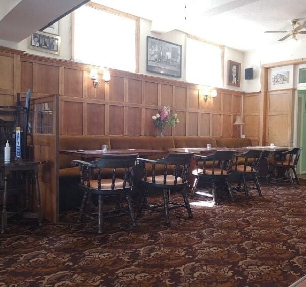 Extremely Well Established Pub With Live Music For Sale Photo 5