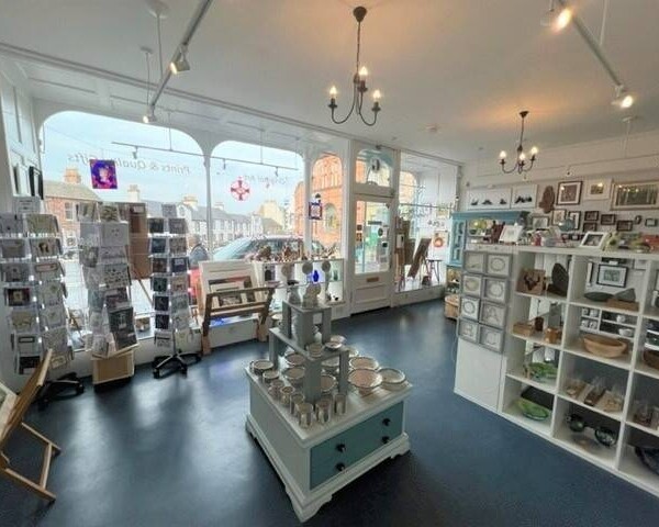 Popular and Very Well Presented Art Gallery and Gift Shop in Melrose, Scottish borders. (ref 1515) Photo 5