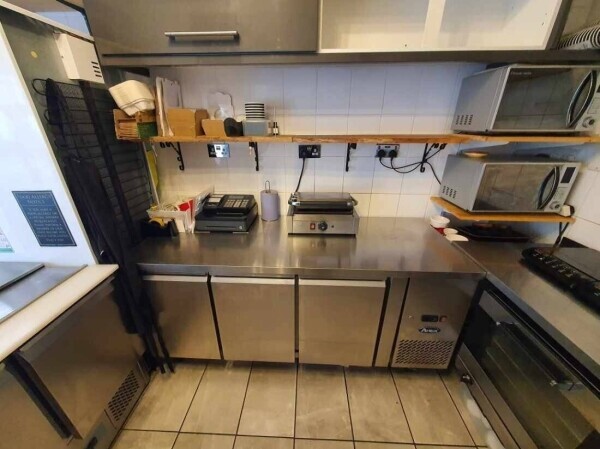 A café/take-away for sale in a great location Photo 5