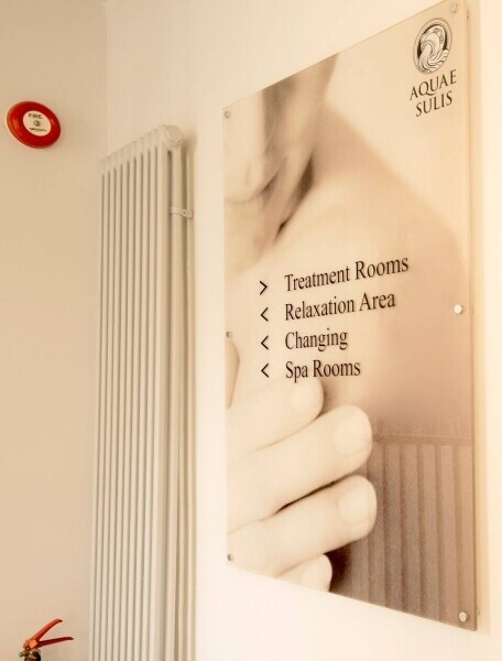 SMALL CHAIN HAIR/BEAUTY/SPA BATH AND WELLS Photo 5
