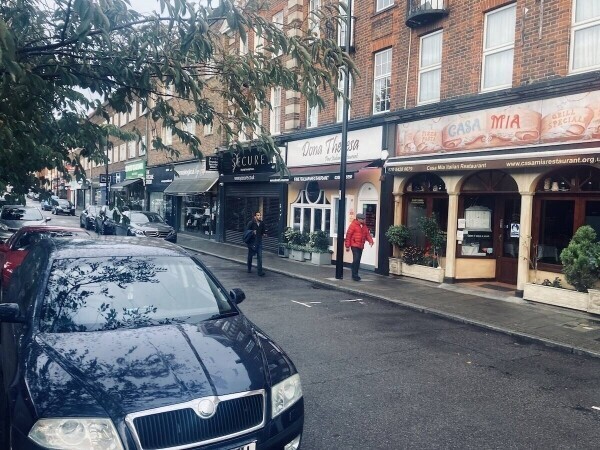 Fully Fitted Restaurant for Sale in Hatch End, Pinner. 1-Bed Flat Included. Photo 5