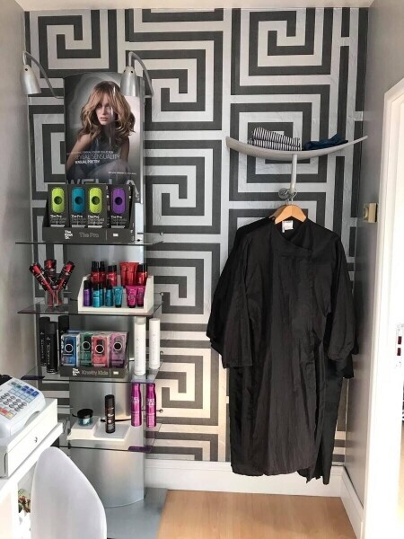 TRADING 23+ YEARS - WELL-PRESENTED UNISEX HAIR SALON located in pleasant west Oxfordshire village Photo 5