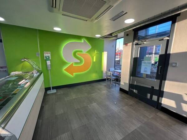 Busy Subway franchise located in the heart of Leith, Edinburgh. (ref 1531) Photo 5