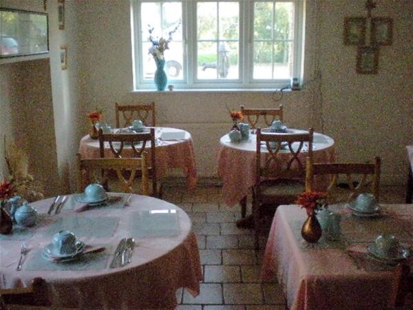 LARGE DETACHED RURAL GUEST HOUSE WITH CHALETS & OUTBUILDINGS FOR SALE - CAMBRIDGESHIRE Photo 5