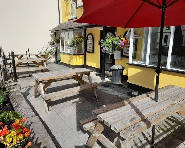 CARMARTHENSHIRE - FISH & CHIP TAKEAWAY & LICENSED RESTAURANT WITH NET PROFIT CIRCA £100,000 PER ANNU Photo 5