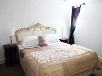 CARMARTHENSHIRE - FORMER PUBLIC HOUSE WITH SUPERB 4 BEDROOM HOLIDAY LET Photo 2