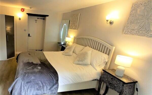 Public house (Full Trading) with Courtyard & Letting rooms for sale Photo 5
