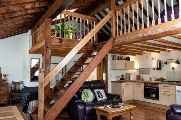 3 BEDROOM FARMHOUSE WITH TWO SELF-CATERED HOLIDAY COTTAGES WITH GYM Photo 5