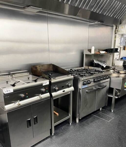 SUPERBLY LOCATED RESTAURANT WITH A3/A5 & ALCOHOL LICENCE (2300) Photo 5