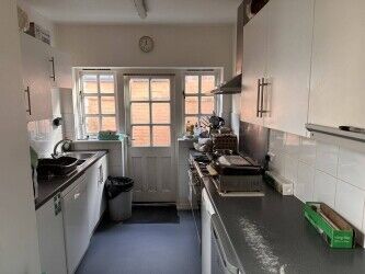SUCCESSFUL TEA ROOMS  LOCATED IN PICTURESQUE VILLAGE  OF LINDFIELD, SUSSEX Photo 5