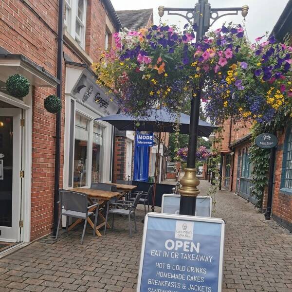 A POPULAR COFFEE SHOP AND BAR Photo 5