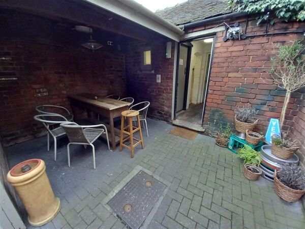 Licenced Trade, Pubs & Clubs For Sale in Stone Photo 5