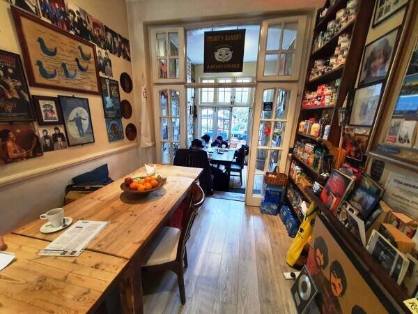 CAFÉ/COFFEE SHOP & DELI WITHIN AFFLUENT WEST LONDON TOWN Photo 5