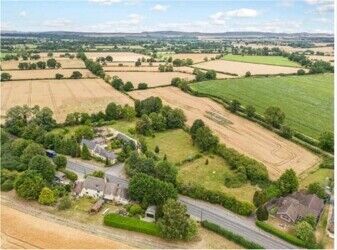 Stunning 6 bedroom home - Caravan and Camping site - Wiltshire Photo 5